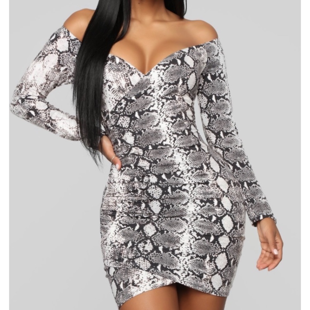 Snake print stretch long sleeve mini size S